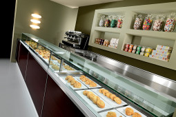 15 - vetrine-gelateria--pasticceria-bar-ifi-7